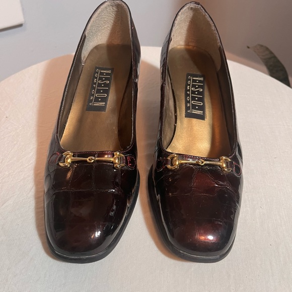 Vintage Burgundy Red Snakeskin Pattern Heels - Picture 3 of 8